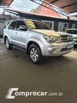 Hilux SW4 SRV D4-D 4x4 3.0 TDI Dies. Aut