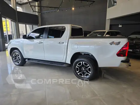 HILUX 2.8 D-4D TURBO DIESEL CD SRX 4X4 AUTOMÁTICO