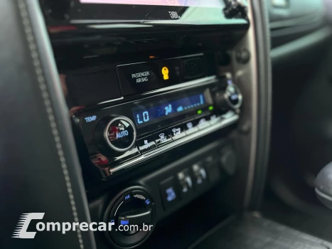 HILUX SW4 2.8 D-4D TURBO DIESEL SRX 7L 4X4 AUTOMÁTICO