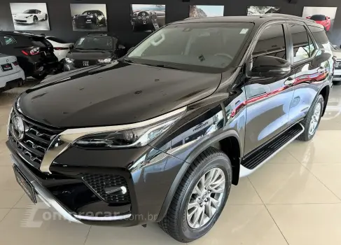 Toyota HILUX SW4 2.8 D-4d Turbo SRX 7L 4X4 4 portas