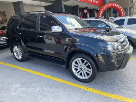 Toyota HILUX 2.8 SW4 4X4 8V 4 portas