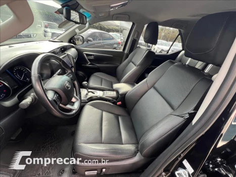 HILUX SW4 2.8 D-4D TURBO DIESEL SRX 7L 4X4 AUTOMÁ