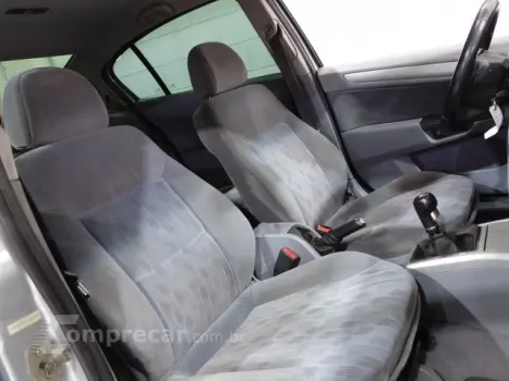 VECTRA SEDAN - 2.0 MPFI ELEGANCE 8V 4P MANUAL