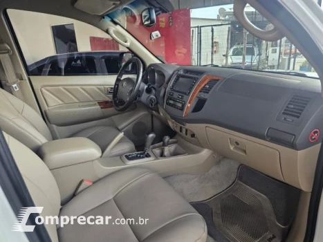 HILUX SW4 - 3.0 SRV 4X4 7 LUGARES 16V TURBO INTERCOOLER 4P A