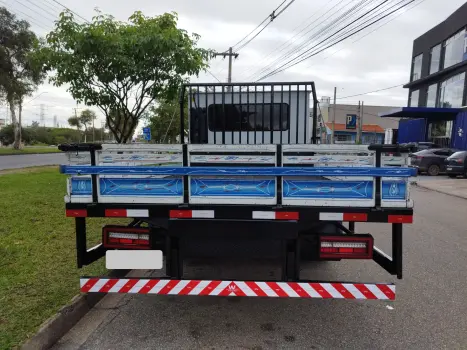 Delivery 6.170 (carroceria + Cabine Suplementar)