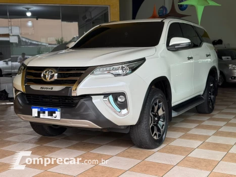 Toyota HILUX SW4 2.8 SRX Diamond 4X4 7 Lugares 16V Turbo Intercoole 4 portas