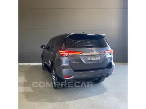HILUX SW4 2.7 SRV 7 LUGARES 4X2 16V FLEX 4P AUTOMÁTICO