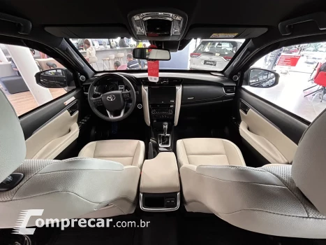 HILUX SW4 2.8 D-4D TURBO DIESEL DIAMOND 7L 4X4 AUTOMÁTICO