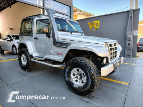 T-4 4x4 3.0 TB Int. Cap. Rígida Diesel