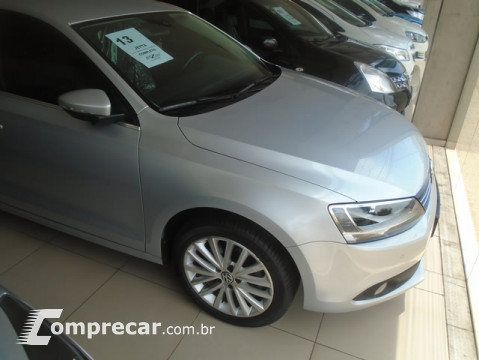 Volkswagen JETTA 2.0 TSI Highline 200cv 4 portas