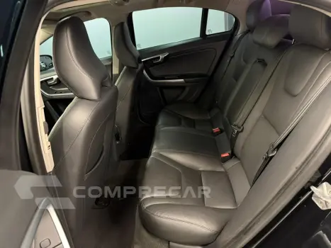 S60 T-5 MOMENTUM 2.0 245cv 4p