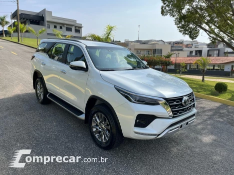 HILUX SW4 2.8 D-4D TURBO DIESEL SRX 4X4 AUTOMÁTICO
