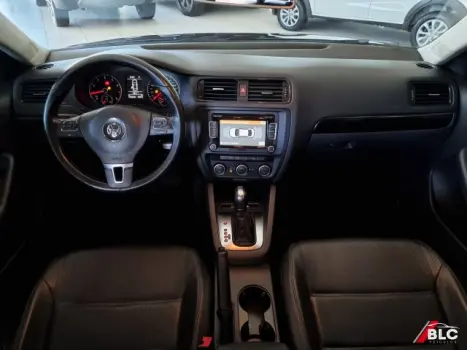 JETTA - 2.0 COMFORTLINE 4P TIPTRONIC