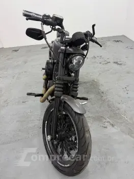 Harley Davidson XL 883N IRON