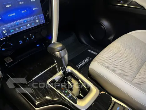 Hilux SW4 2.8 4P SRX 4X4 DIAMOND 7 LUGARES TURBO DIESEL AUTO