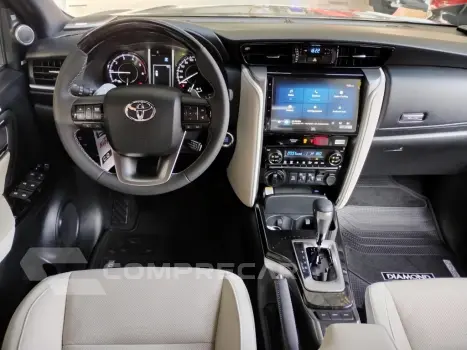 HILUX SW4 2.8 D-4D TURBO DIESEL DIAMOND 7L 4X4 AUTOMÁTICO