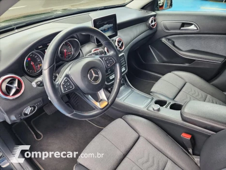 Mercedes-Benz GLA 200 1.6 CGI FLEX STYLE 7G-DCT 4 portas