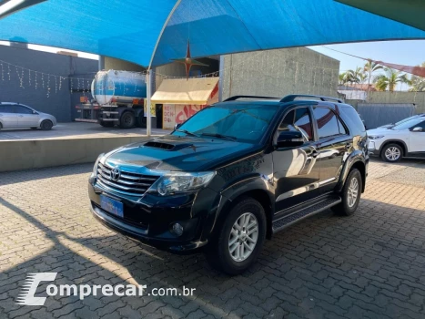 Toyota HILUX SW4 3.0 SRV 4X4 7 Lugares 16V Turbo Intercooler 4 portas