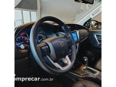 HILUX SW4 2.8 D-4D TURBO DIESEL SRX 7L 4X4 AUTOMÁTICO