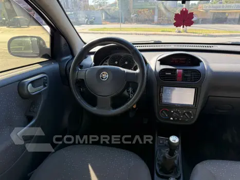 CORSA 1.4 MPFI Premium Sedan 8V
