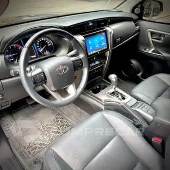 HILUX SW4 4.0 SRX 4X4 7 Lugares V6 24V