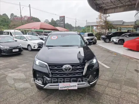 HILUX SW4 2.8 D-4D TURBO DIESEL SRX 7L 4X4 AUTOMÁ