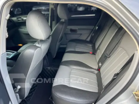 300 C 5.7 Hemi Sedan V8 16V