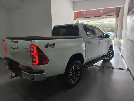 HILUX 2.8 D-4D TURBO DIESEL CD SRX 4X4 AUTOMÁTICO