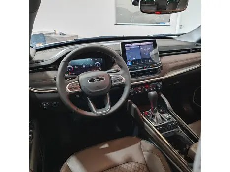 COMMANDER 2.2 TURBO DIESEL OVERLAND AT9