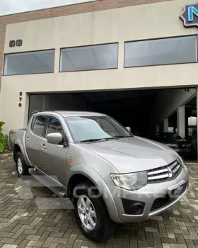 L200 Triton HLS 2.4 Flex 16V CD Mec.