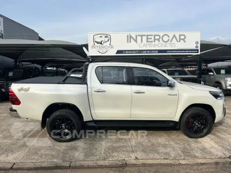 Toyota HILUX 2.8 D-4d Turbo CD SRX 4X4 4 portas