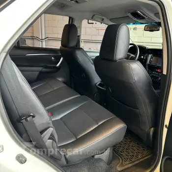 HILUX 2.8 SW4 4X4 8V