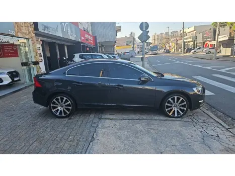 S60 2.0 T4 MOMENTUM GASOLINA 4P AUTOMÁTICO