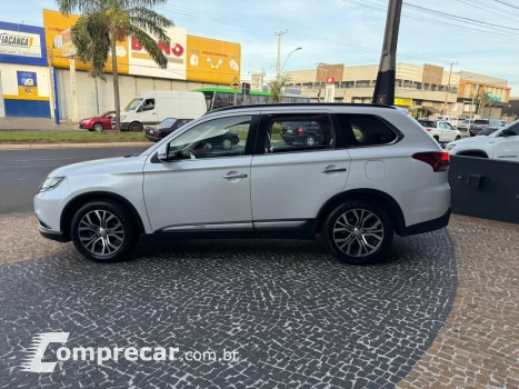 OUTLANDER 2.2 MIVEC DI-D DIESEL HPE-S AWD AUTOMÁTICO