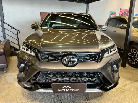 Hilux SW4 2.8 4P SRX 4X4 DIAMOND 7 LUGARES TURBO DIESEL AUTO