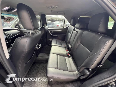 HILUX SW4 2.8 D-4D TURBO DIESEL SRX 7L 4X4 AUTOMÁ