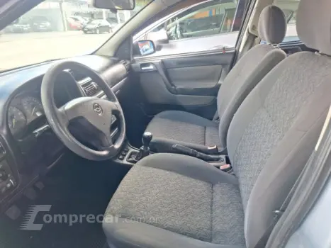 ASTRA SEDAN - 2.0 MPFI ADVANTAGE SEDAN 8V 4P MANUAL