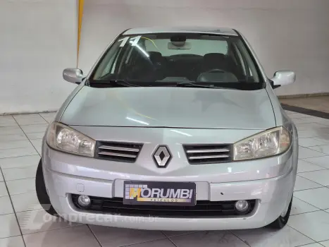 Megane Sedan Dynamique 1.6 16V (flex)