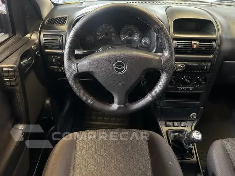 ASTRA 2.0 MPFI Advantage Sedan 8V