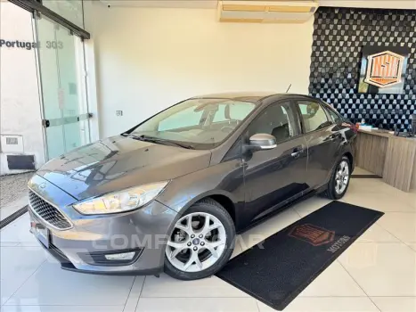 FORD FOCUS 2.0 SE Plus Fastback 16V 4 portas