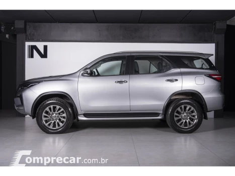 HILUX SW4 2.8 D-4D TURBO DIESEL SRX 7L 4X4 AUTOMÁTICO