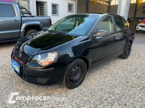 Volkswagen Polo Sedan 1.6 4P FLEX 4 portas