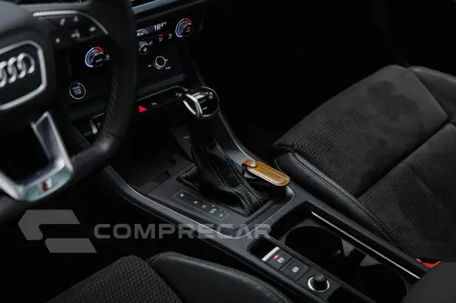 Q3 2.0 40 TFSI Performance Black Quattro