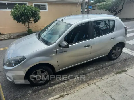 Renault Sandero 1.0 4 portas