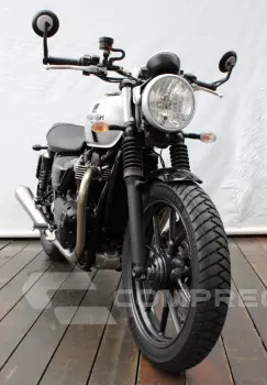 TRIUMPH STREET TWIN