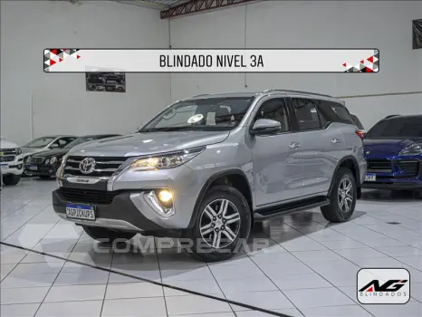 Toyota HILUX SW4 2.7 SRV 7 Lugares 4X2 16V 4 portas