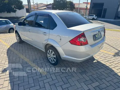 Fiesta Class sedan 1.6 Completo