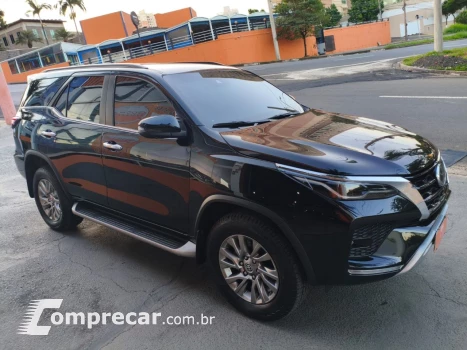Hilux SW4 2.8 4P SRX 4X4 7 LUGARES TURBO DIESEL AUTOMÁTICO