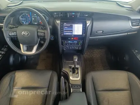 HILUX SW4 2.8 D-4D TURBO SRX 7L 4X4 AUTOMÁTICO