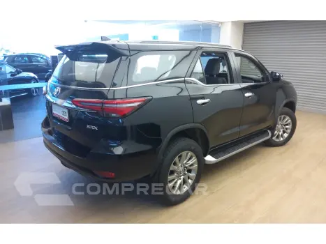 HILUX SW4 2.8 D-4D TURBO DIESEL SRX 7L 4X4 AUTOMÁTICO